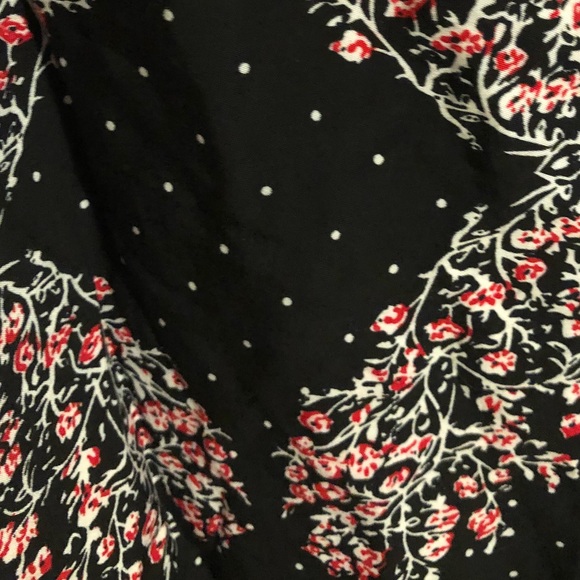 Light + Airy black red white sleeveless midi dress - Picture 6 of 7